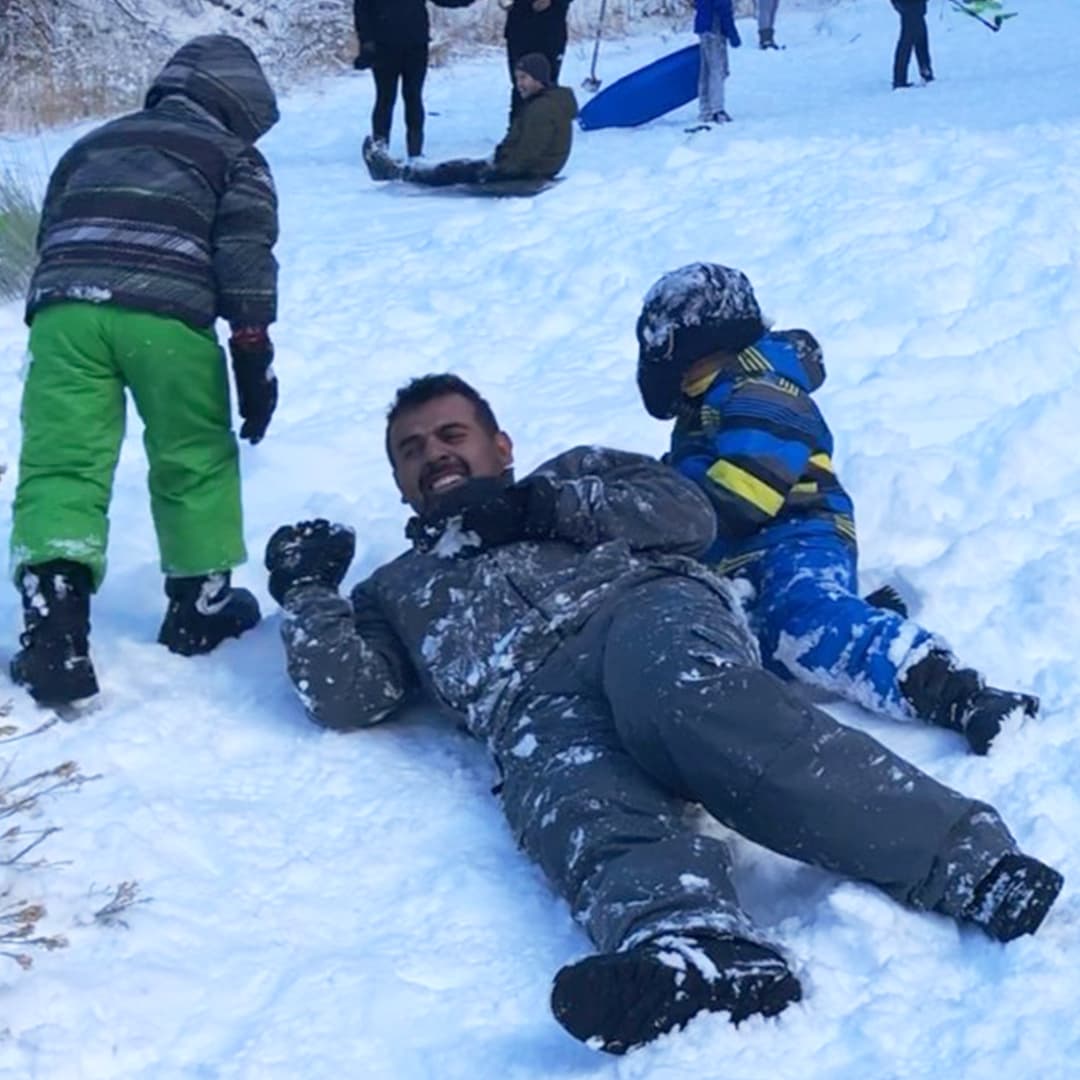 Headshot of Oscar Pineda secondary image